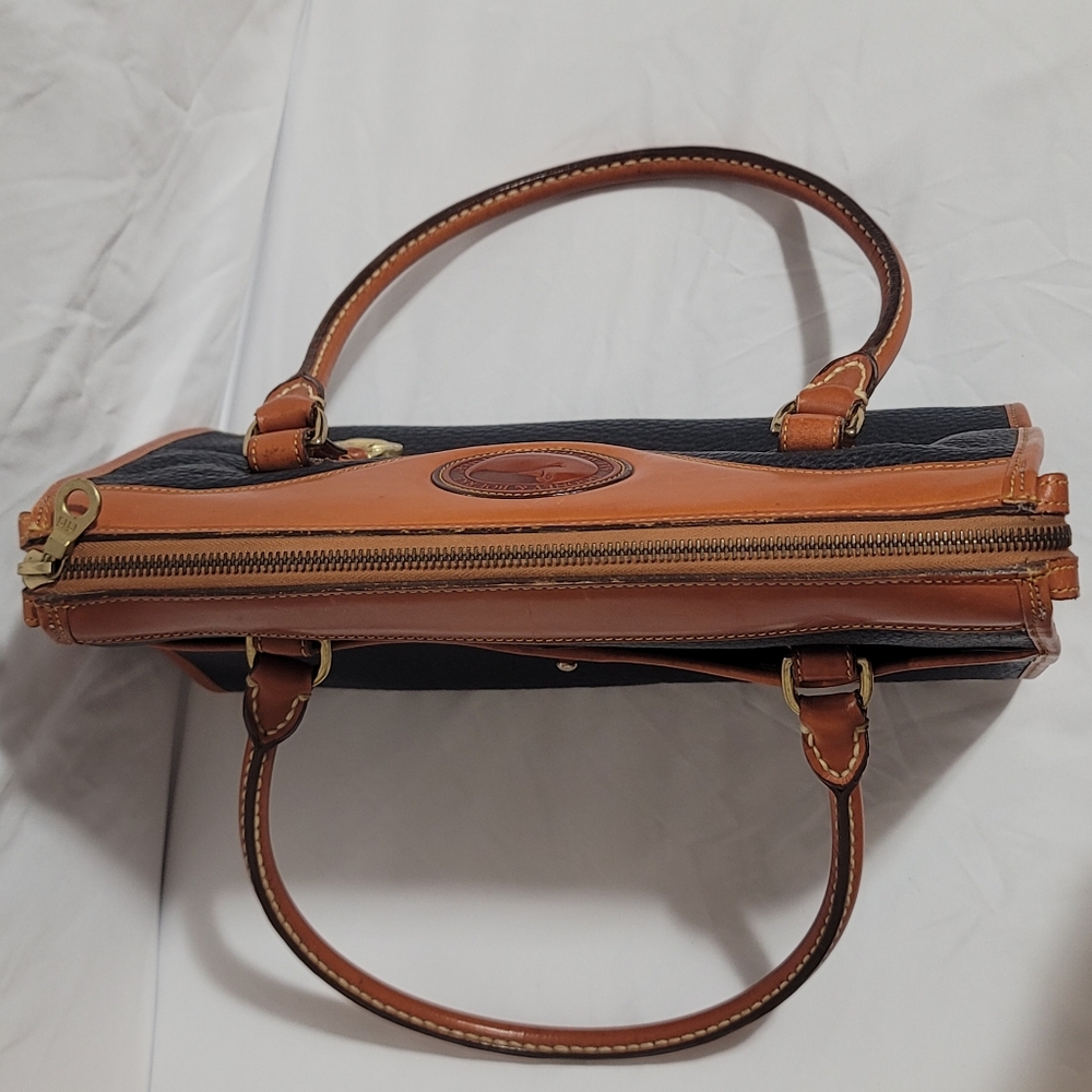 Dooney & Burke Rare Black & British Tan Vintage Shoulder Satchel - Picture 4 of 12